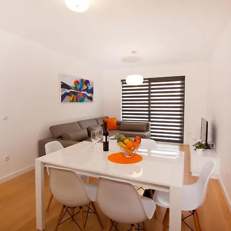 By The Sea - 19145 ماكارسكا